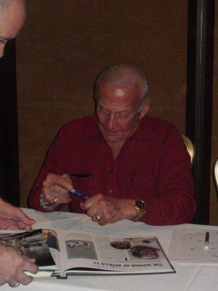 Autographica 2012 28